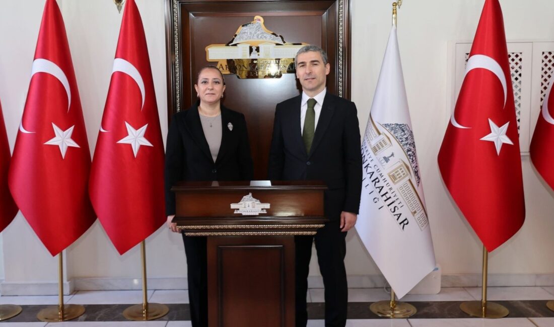 Burdur Valisi Tülay Baydar Bilgihan, Afyonkarahisar Valiliği görevine başlayan Dr.