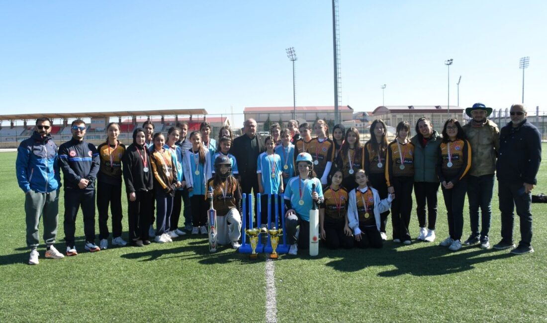 Okul Sporları faaliyet programı kapsamında Kocatepe Spor Kompleksi sahalarında düzenlenen