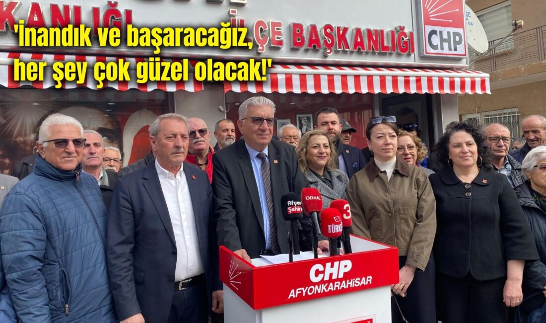 Afyonkarahisar’da Cumhuriyet Halk Partisi (CHP) İl Başkanlığı önünde basın açıklaması