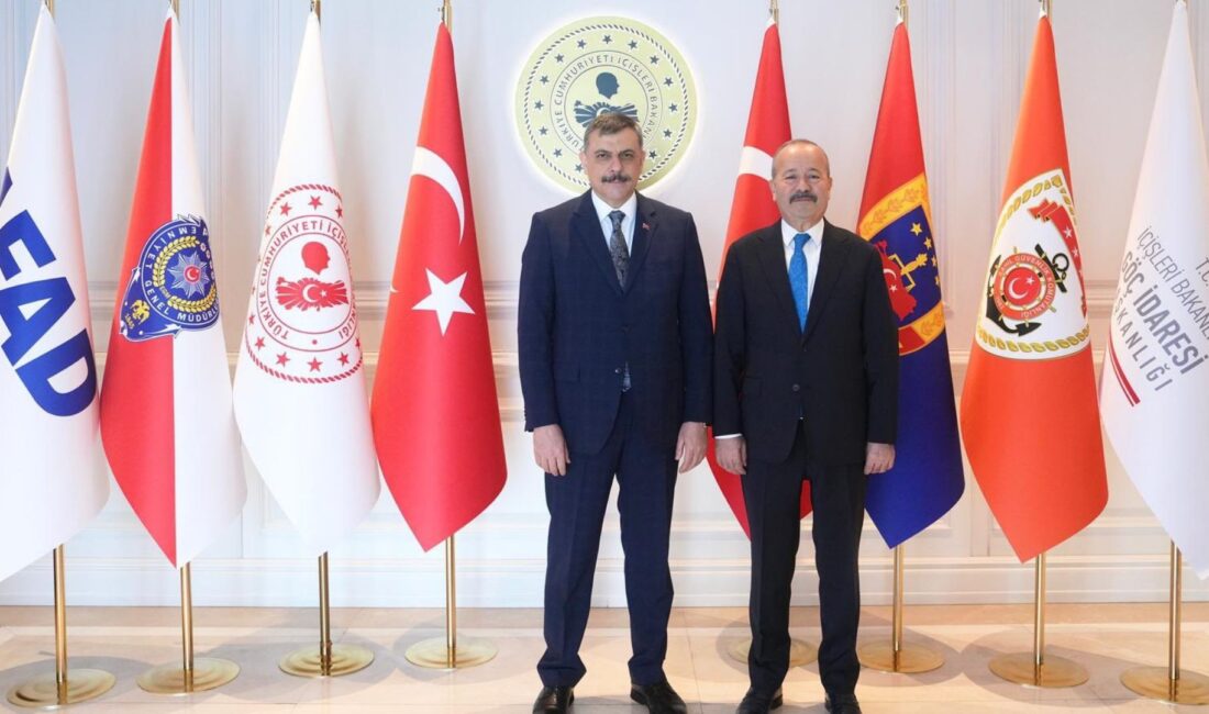 Taytak’tan Bakan Çiftçi’ye ziyaret MHP Afyonkarahisar Milletvekili Mehmet Taytak, İçişleri Bakanlığı’na ziyaret gerçekleştirdi. Taytak,