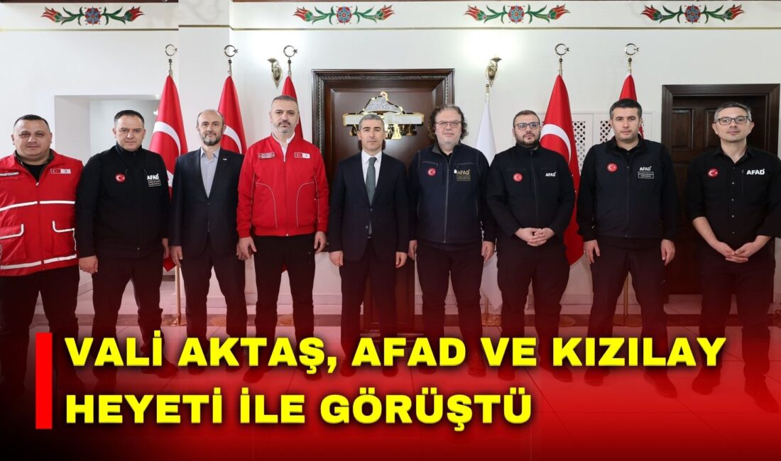 Afyonkarahisar Valisi Dr. Naci Aktaş, AFAD Başkan Yardımcısı Hamza Taşdelen,