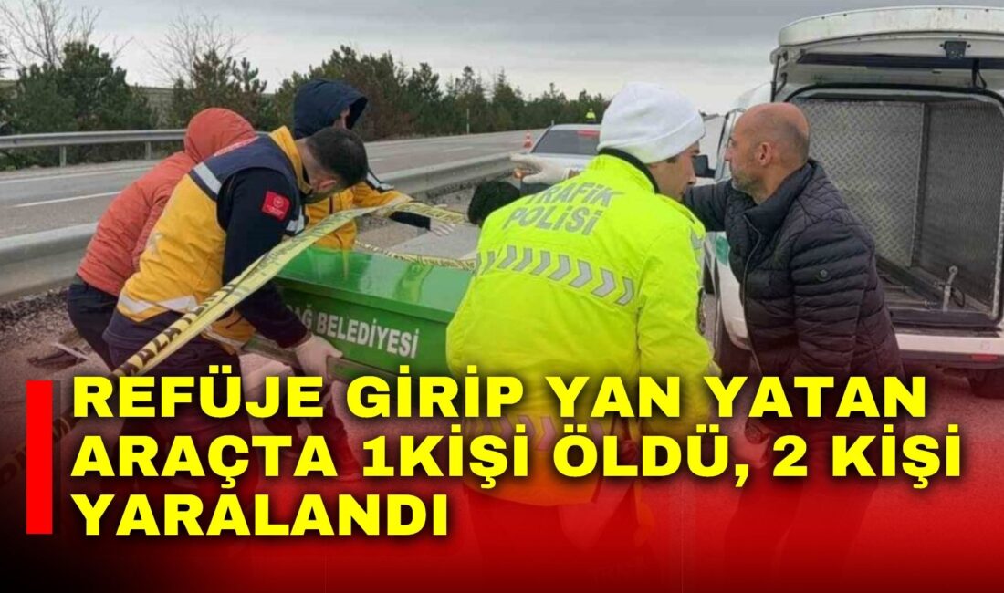 Afyonkarahisar’da kontrolden çıkarak orta refüje girip yan yatan hafif ticari