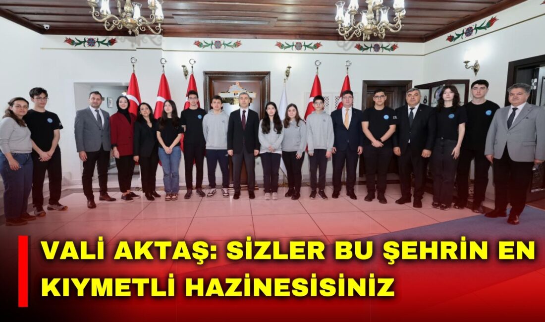 Afyonkarahisar Valisi Dr. Naci Aktaş, başarılı öğrencilerle bir araya geldi.