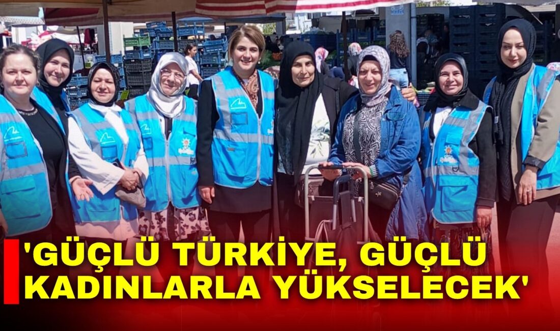 AK Parti Afyonkarahisar İl Kadın Kolları Başkanı Hülya Kalaycı ve