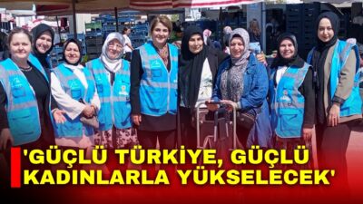 AK Parti Afyonkarahisar İl Kadın Kolları Başkanı Hülya Kalaycı ve