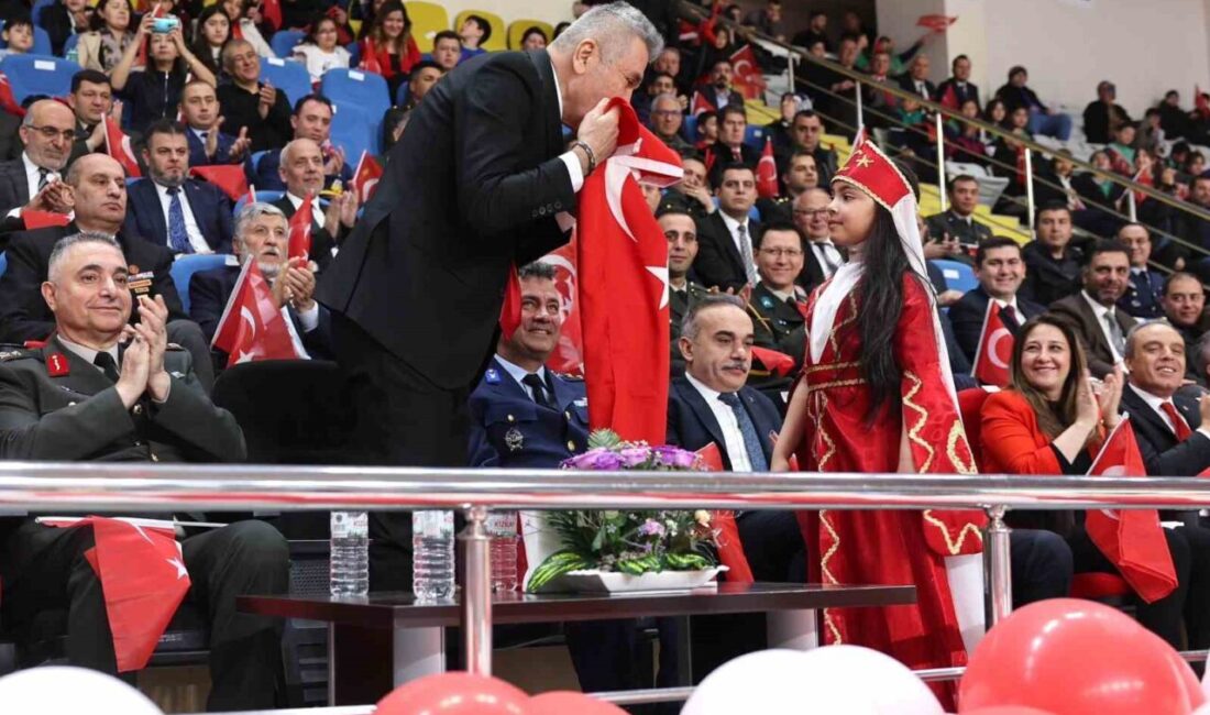 Afyonkarahisar’da 23 Nisan Ulusal Egemenlik ve Çocuk Bayramı gerçekleştirilen törenlerle
