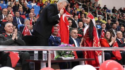 Afyonkarahisar’da 23 Nisan Ulusal Egemenlik ve Çocuk Bayramı gerçekleştirilen törenlerle