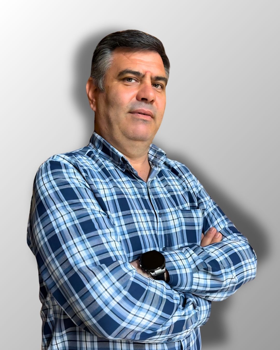 Mustafa Saka yazar fotoğrafı