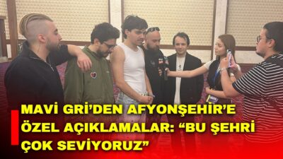 HayalFest’in ilk gününde sahne alan Mavi Gri, performansıyla festival alanını