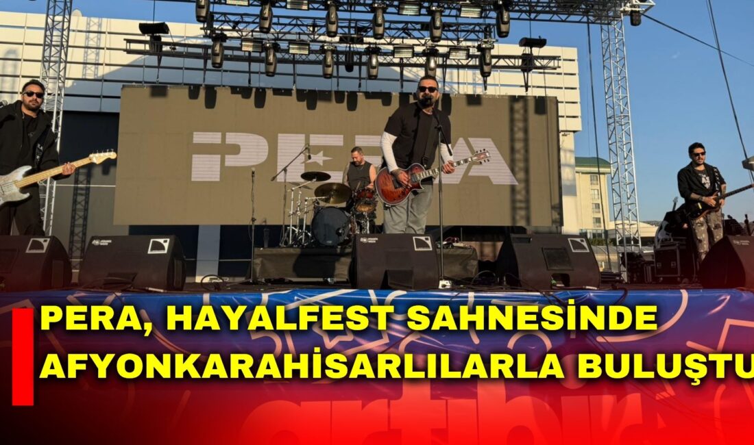 Afyonkarahisar’da düzenlenen HayalFest, ünlü sanatçı ve grupları müzikseverlerle buluşturmaya devam