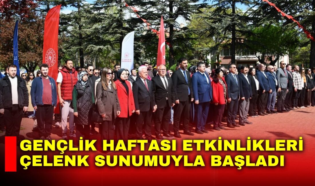 Afyonkarahisar’da 15-21 Mayıs Gençlik Haftası kapsamında düzenlenen programlar, Kocatepe Anıtı’nda