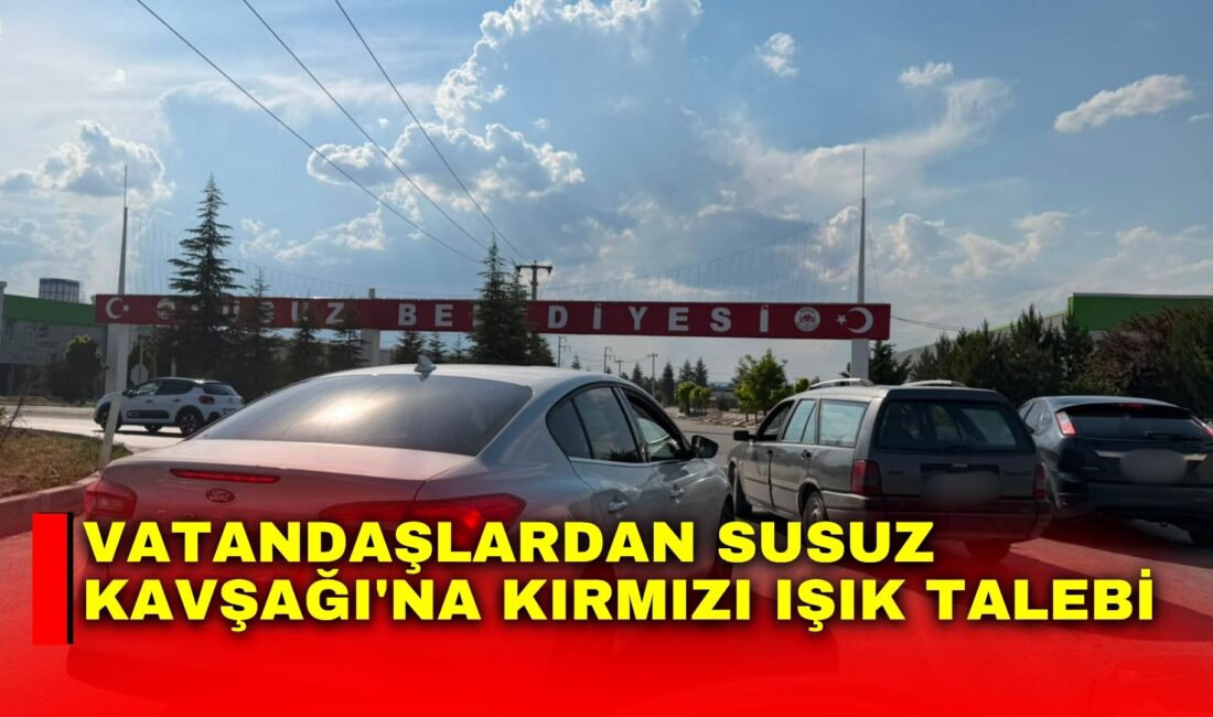 Afyonkarahisar Susuz Belediyesi girişinde bulunan Susuz Kavşağı'nda yaşanan trafik yoğunluğu