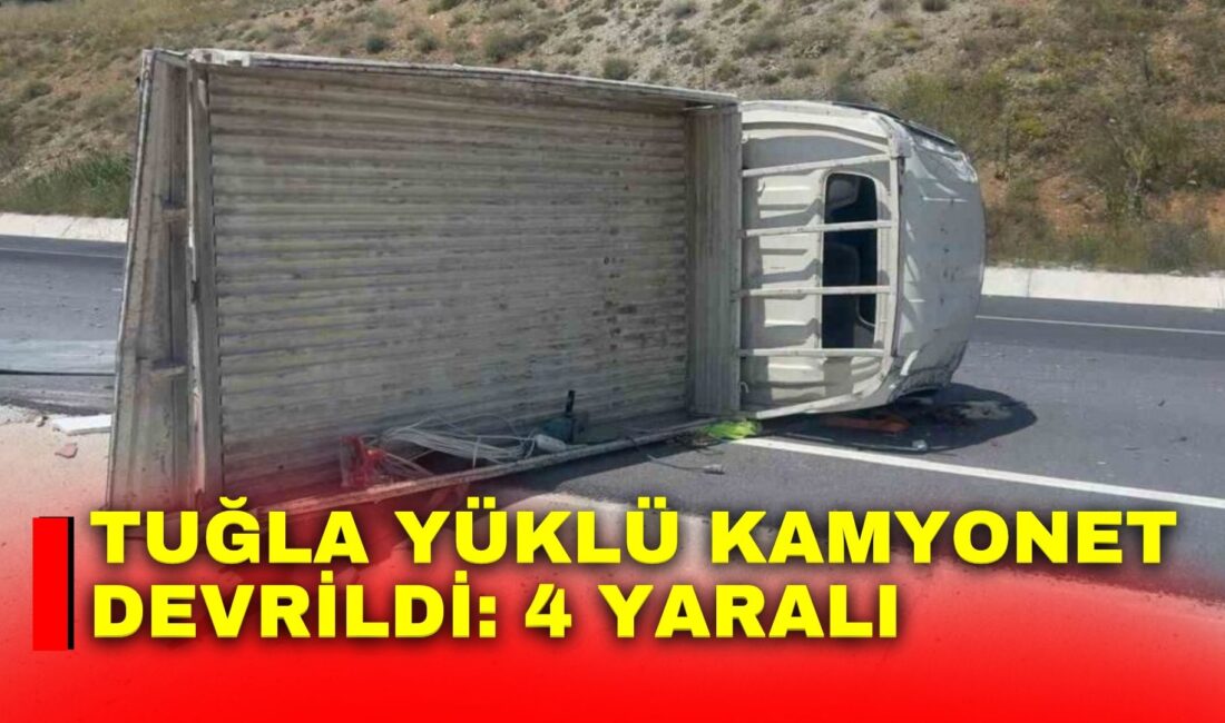 Afyonkarahisar’da tuğla yüklü kamyonetin devrilmesi sonucu yaşanan trafik kazasında 3