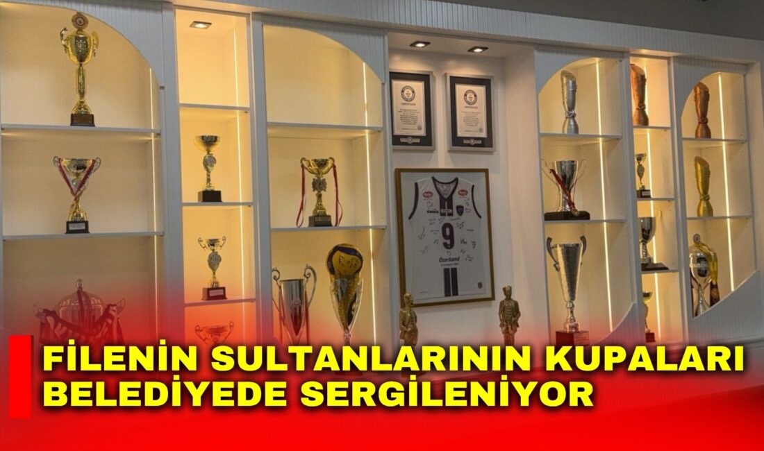 Afyonkarahisar Belediye Başkanı Burcu Köksal’ın makamının bulunduğu belediye hizmet binasının