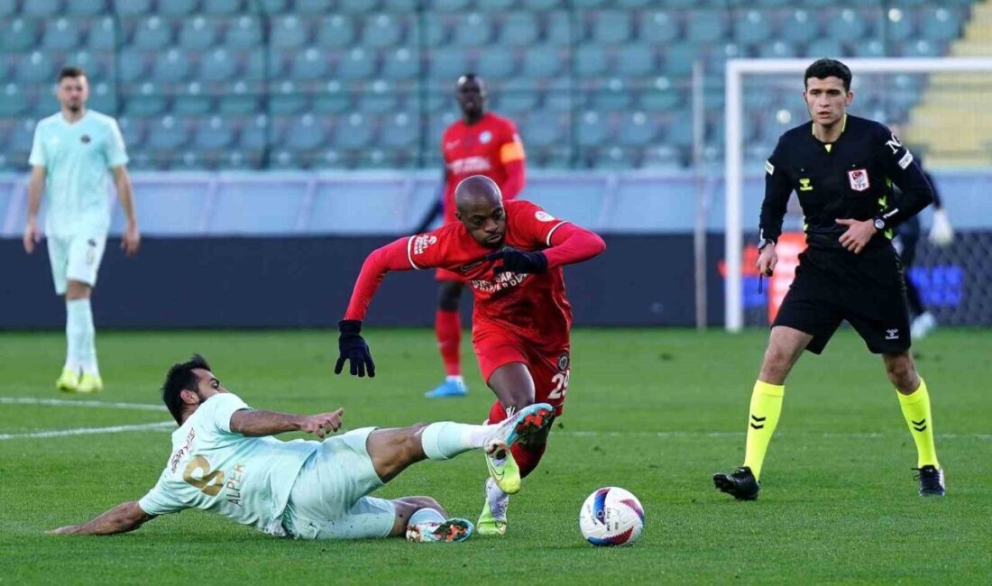 Aliağa FK, 1. Lig ekiplerinden Erokspor forması giyen 29 yaşındaki