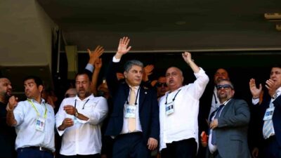 Fenerbahçe’nin olağanüstü seçimli genel kurul toplantısında denetim kurulu raporu okunurken