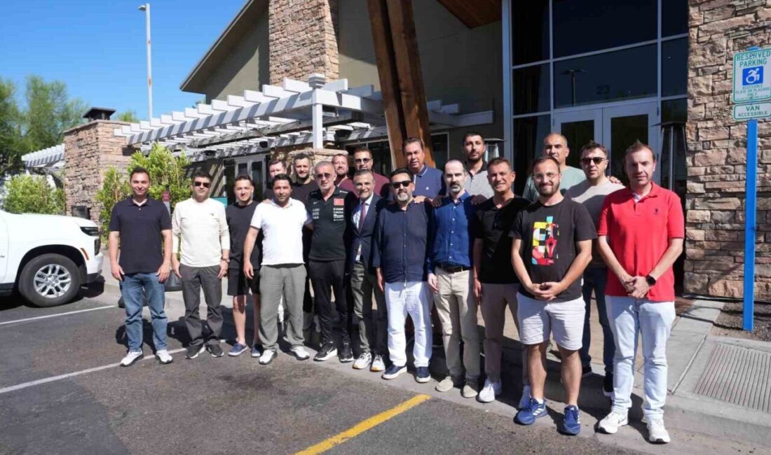 Başkan Hacıosmanoğlu, basın mensuplarıyla bir araya geldi Türkiye Futbol Federasyonu (TFF) Başkanı İbrahim Ethem Hacıosmanoğlu, A Milli