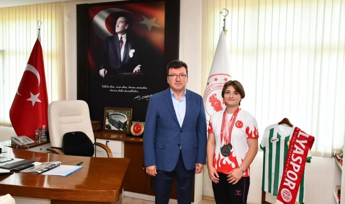 Serik’te eğitim gören başarılı sporcu Ayşe Büyükkaçar, katıldığı Okul Sporları
