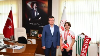 Serik’te eğitim gören başarılı sporcu Ayşe Büyükkaçar, katıldığı Okul Sporları