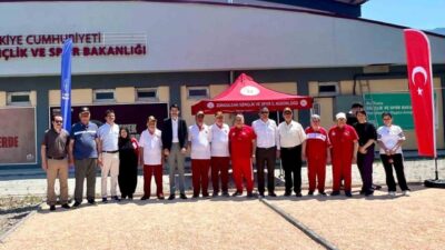 Devrek ilçesinde düzenlenen Bocce turnuvasında gaziler ve huzurevi sakinleri bir