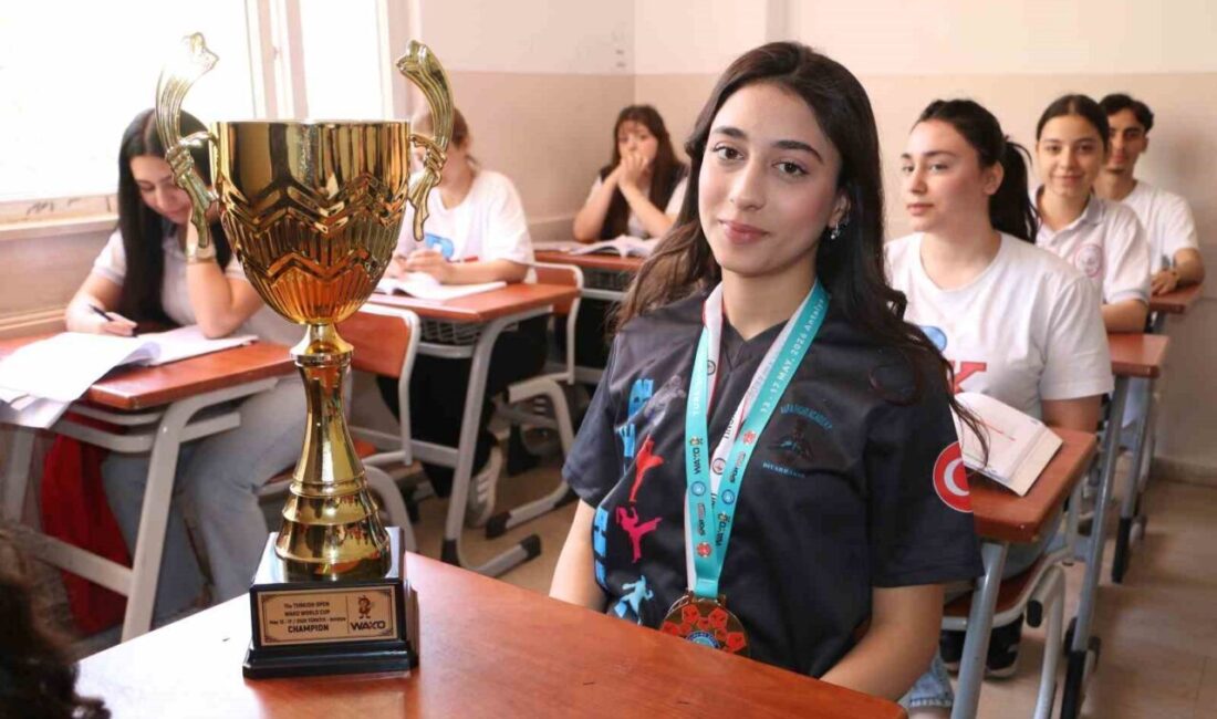 Antalya’da düzenlenen WAKO World Cup Şampiyonası’nda 48 kilo Genç Bayanlar