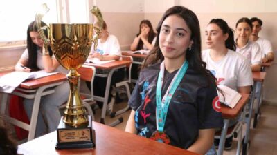 Antalya’da düzenlenen WAKO World Cup Şampiyonası’nda 48 kilo Genç Bayanlar