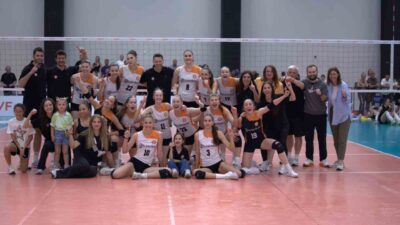 Eczacıbaşı Yıldız Kız Takımı namağlup Türkiye şampiyonu oldu. Eczacıbaşı Spor