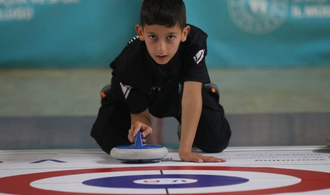 Türkiye’nin dört bir yanından gelen 120 sporcu, Okul Sporları Floor