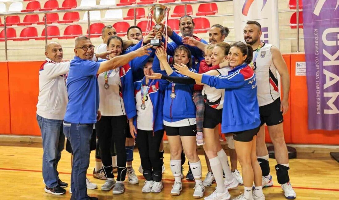 MSKÜ personel voleybol takımı, ilk kez düzenlenen Üniversite Personeli Spor
