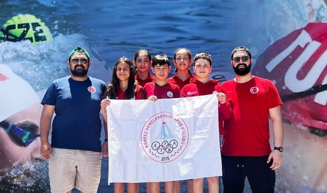 Körfez Gençlerbirliği Spor Kulübü yüzücüleri Poyraz Kaan Kaya ve Dersu