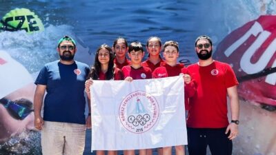Körfez Gençlerbirliği Spor Kulübü yüzücüleri Poyraz Kaan Kaya ve Dersu