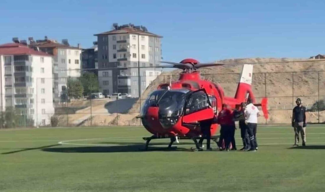 Malatya’da kalp krizi geçiren yaşlı hastanın imdadına ambulans helikopter yetişti.