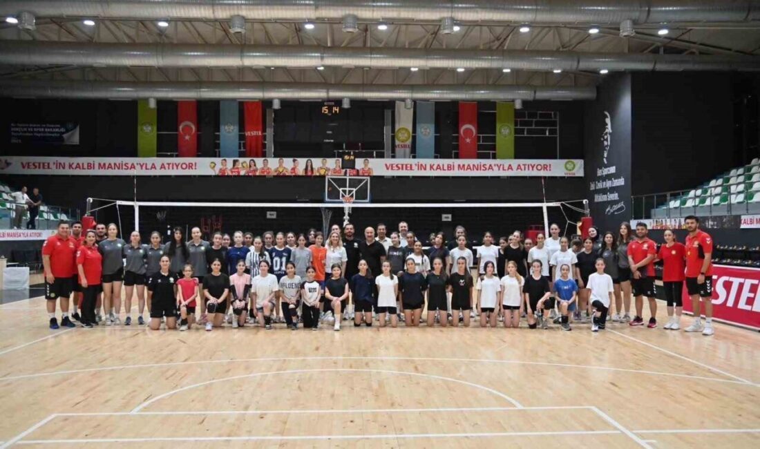 Manisa BBSK’da geleceğin sultanları parkeye çıktı Manisa Büyükşehir Belediyespor Kulübü’nün düzenlediği voleybol altyapı seçmelerinde yüzlerce genç