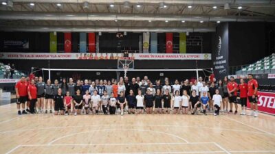 Manisa Büyükşehir Belediyespor Kulübü’nün düzenlediği voleybol altyapı seçmelerinde yüzlerce genç