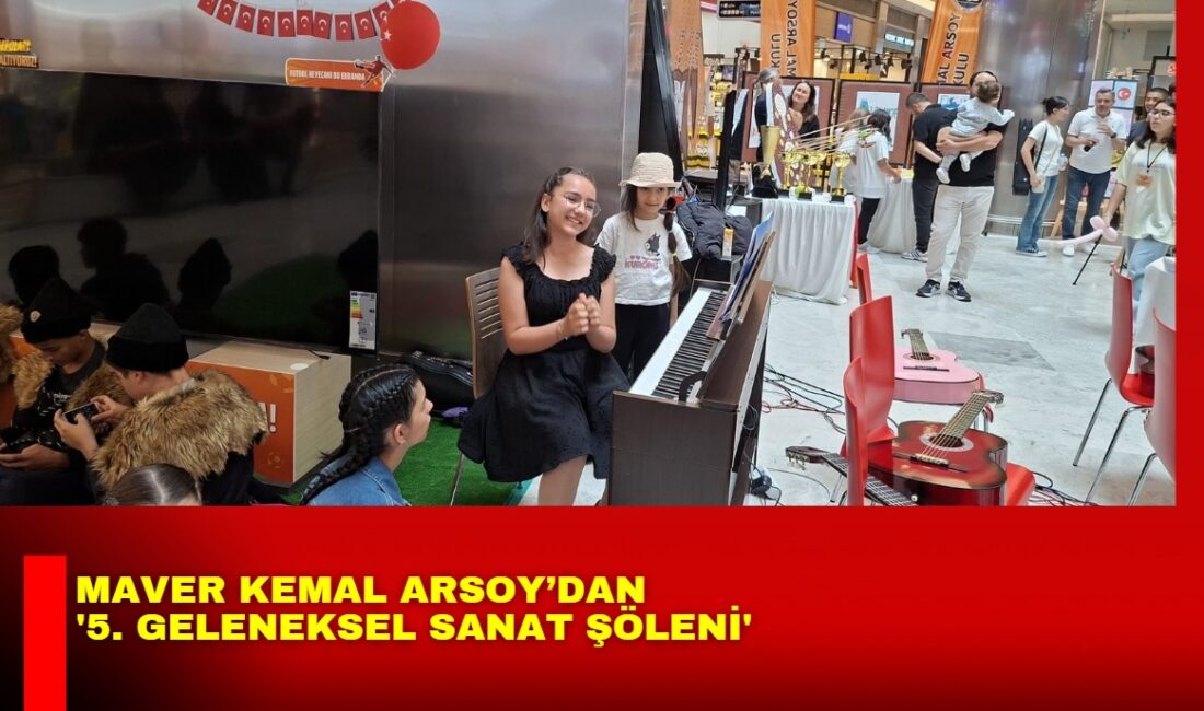 Afyonkarahisar Maver Kemal Arsoy İlkokulu ve Ortaokulu öğrencileri, geleneksel hale