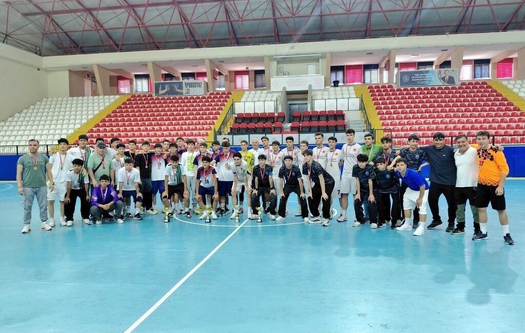 Eskişehir’de Porsuk Spor Salonu’nda düzenlenen 2. Küme Futsal Genç A
