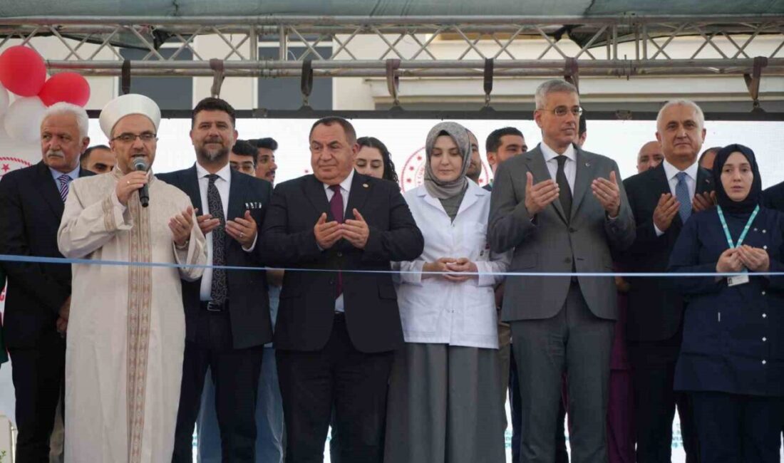 Sağlık Bakanı Kemal Memişoğlu, Hasköy Devlet Hastanesi açılışında yaptığı konuşmada,