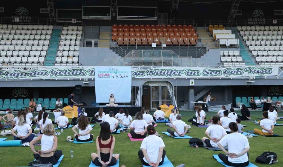 Sağlıklı yaşlanma için yoga yaptılar Nilüfer Belediyesi’nin “Uluslararası Yoga Günü” dolayısıyla düzenlediği etkinlik yoga meraklılarını
