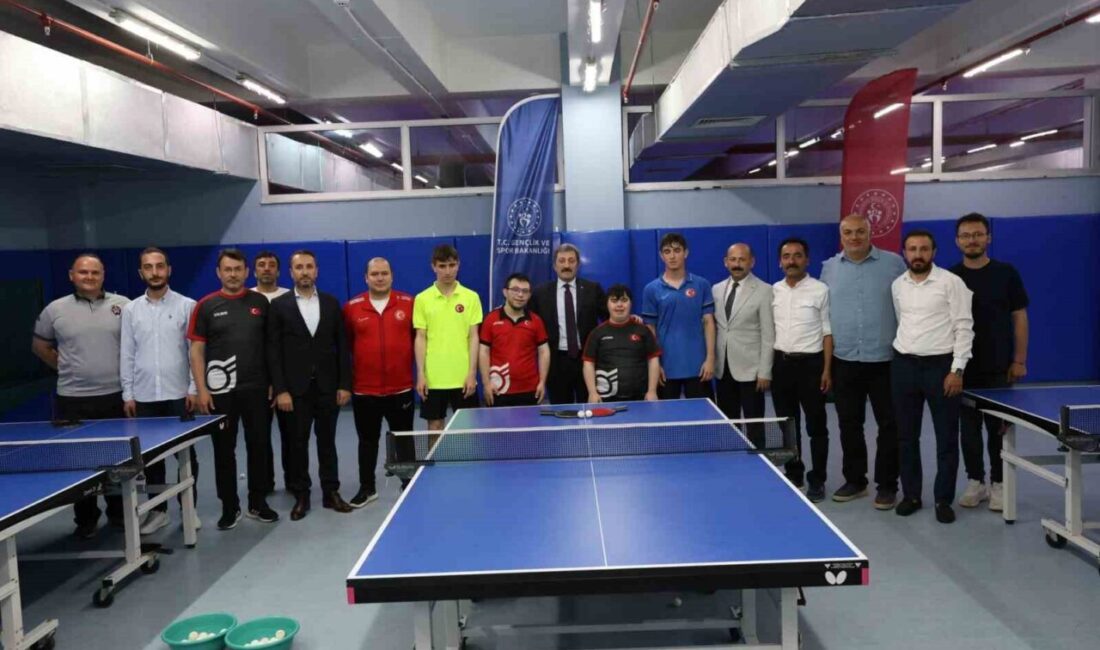 Samsunlu milli sporculara Vali Tavlı’dan moral Samsun Valisi Orhan Tavlı, uluslararası organizasyonlarda Türkiye’yi temsil etmeye hazırlanan