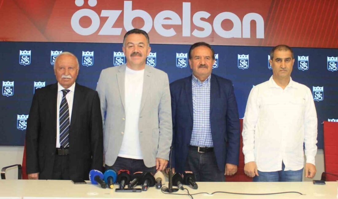 Sivasspor’da merakla beklenen olağan genel kurul toplantısı ertelendi. Sivasspor Divan