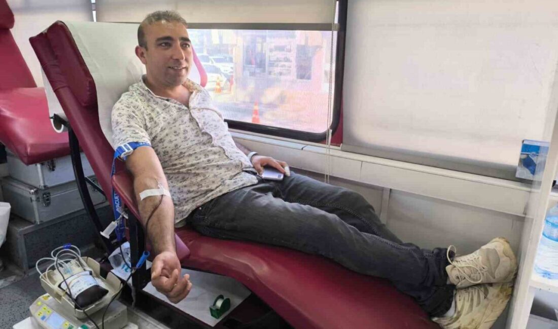Afyonkarahisar’ın Şuhut ilçesinde düzenlenen Kızılay tarafından gerçekleştirilen kan bağışı kampanyası