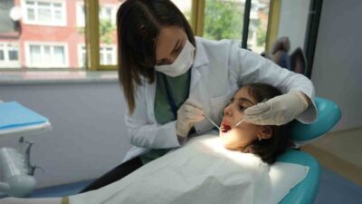 Öğretim Üyesi Uzm. Dr. Hülya Çerçi Akçay, süt dişlerinin “nasıl