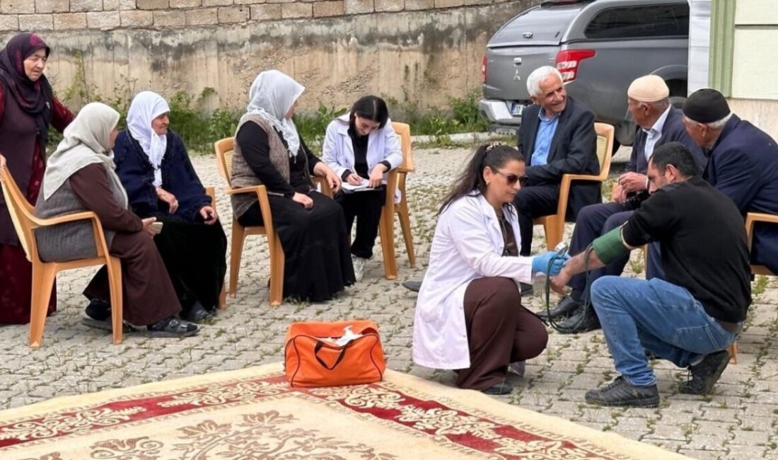 Hakkari’nin Yüksekova ilçesinde, İlçe Sağlık Müdürlüğü ekipleri tarafından köylerde hipertansiyon