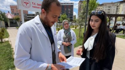 Hakkari’nin Yüksekova ilçesinde sağlık ekipleri, tütün bağımlılığıyla mücadele kapsamında sokak