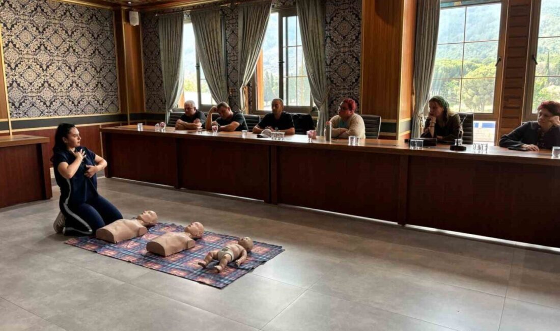 Yunusemre Belediyesi personeline ilkyardım eğitimi Yunusemre Belediyesi personeli, iş sağlığı ve güvenliği kapsamında düzenlenen ilkyardım