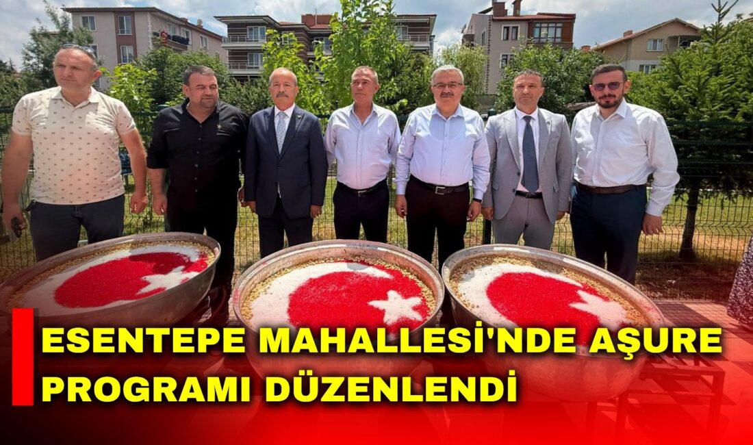 Afyonkarahisar'ın Esentepe Mahallesi'nde Muharrem ayı dolayısıyla aşure programı düzenlendi. Esentepe