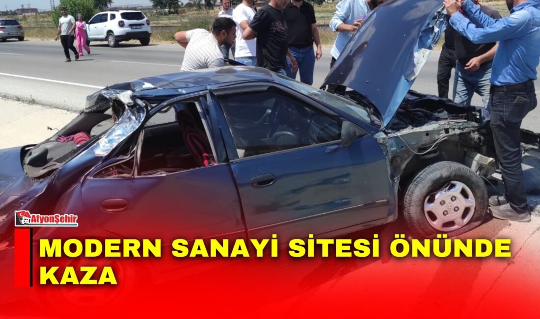 Afyonkarahisar'da Modern Sanayi Sitesi önünde meydana gelen trafik kazasında 2