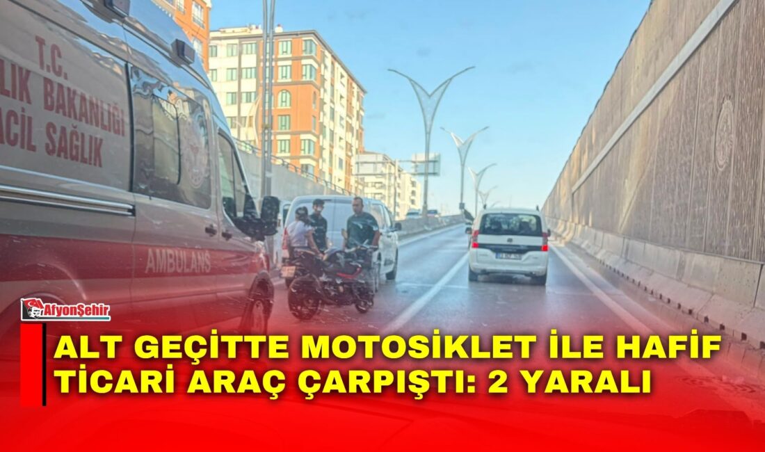 Afyonkarahisar'da alt geçitte meydana gelen trafik kazasında motosiklet ile hafif