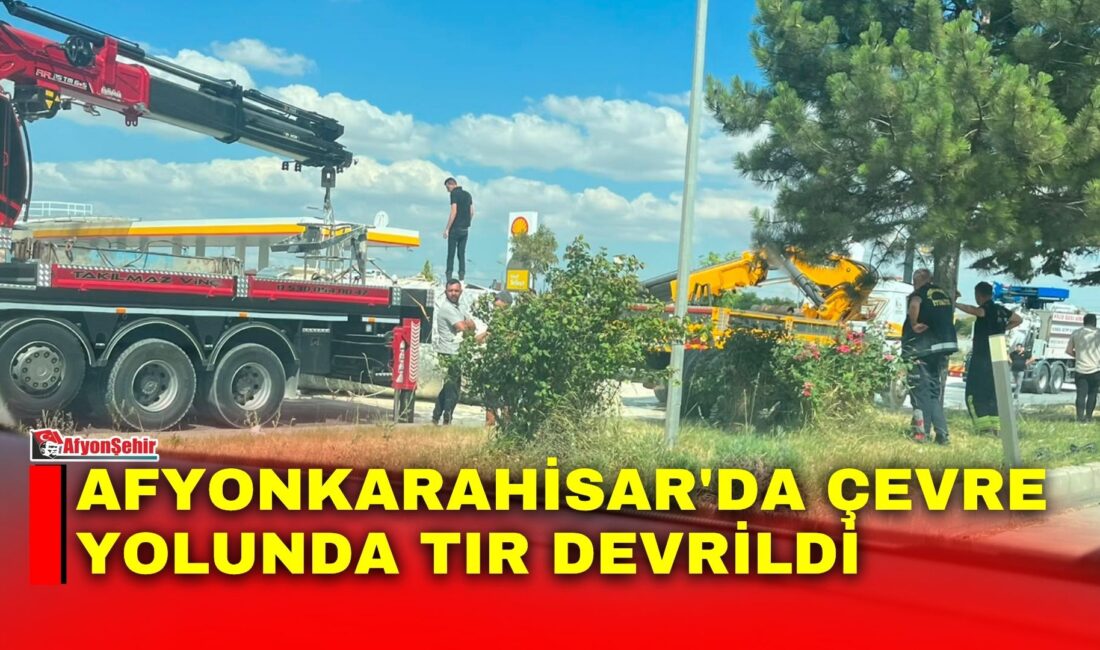 Afyonkarahisar'da çevre yolunda meydana gelen trafik kazasında bir tır devrildi.