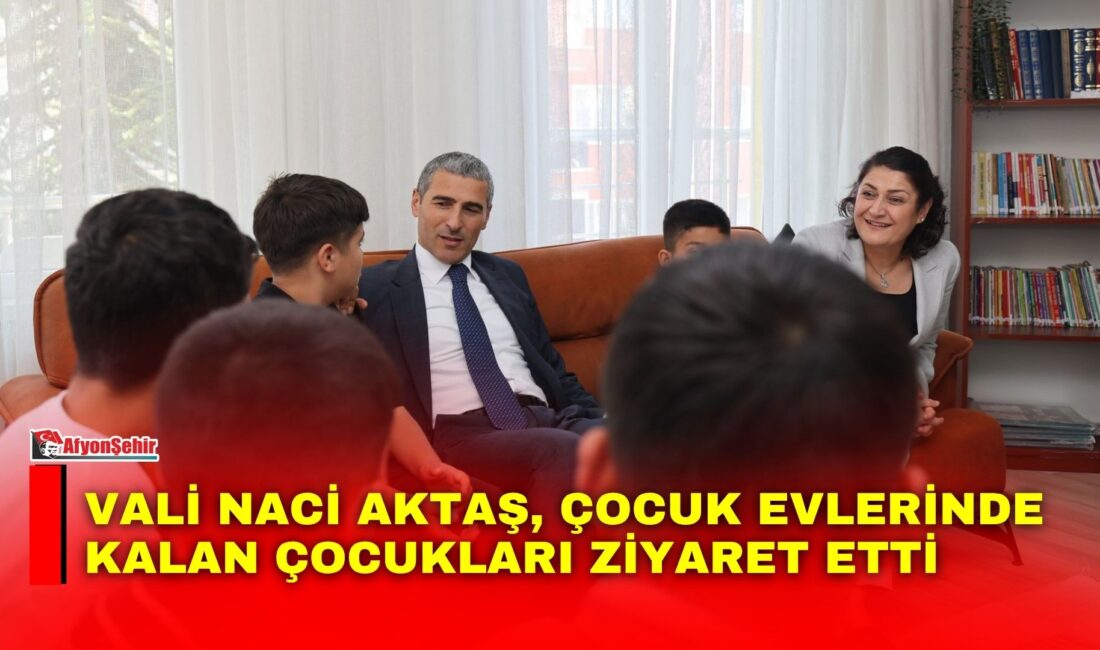 Afyonkarahisar Valisi Dr. Naci Aktaş ile eşi Nagihan Aktaş, devlet